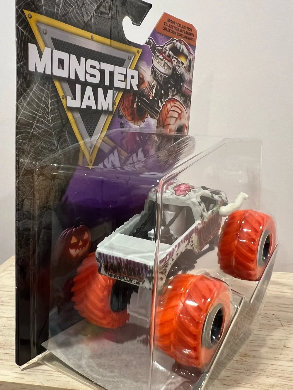 🔥Spin Master MONSTER JAM ZOMBIE Spooky Collection Monster Truck - Orange & White